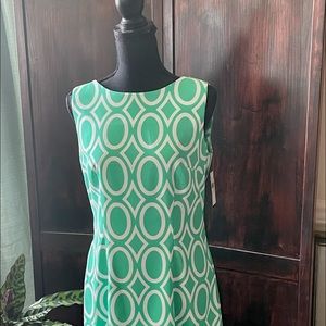 Cute classic green and white dress with geometric pattern. Never worn